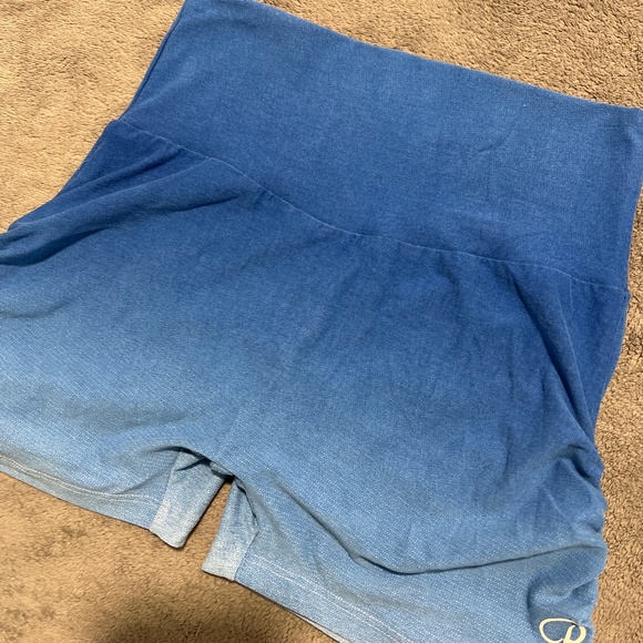 Bombshell Sportswear Shorts and Sports Bra Set - Picture 2 of 4